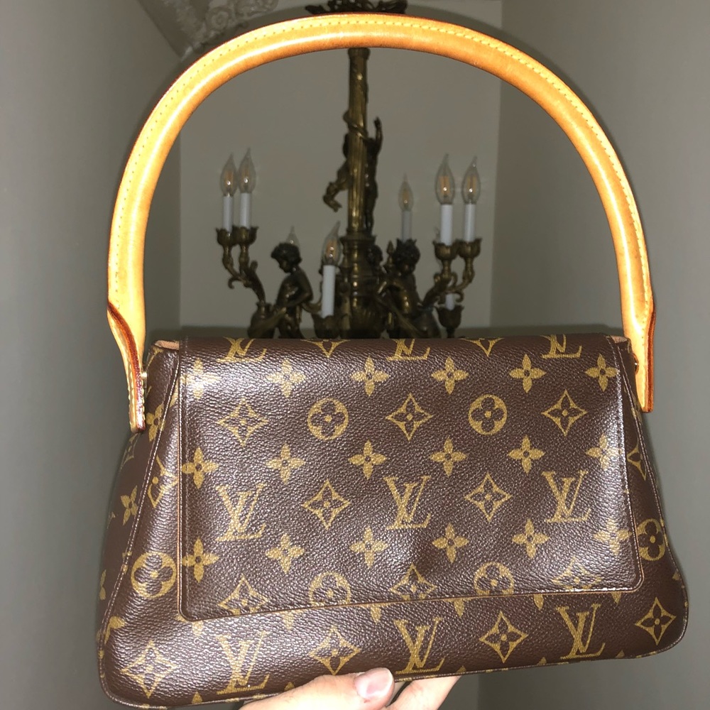 ๐SOLD๐ LOUIS VUITTON Mini Loop monogram Handbag - Picture 1 of 8